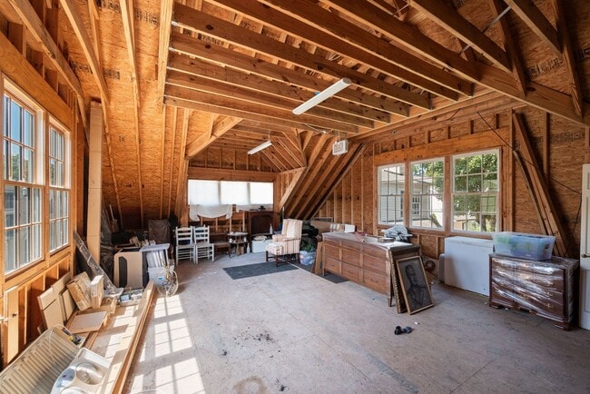 Building Photo - Luxury unfurnished 4BR/4.5BA Tudor in Belle Meade Links.