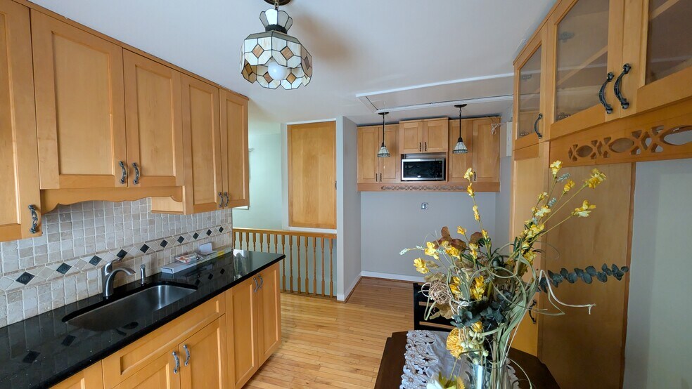 Primary Photo - 10472 113th St