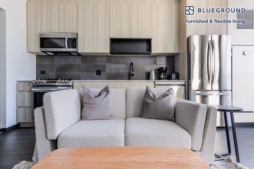 Building Photo - 1400 W Randolph St