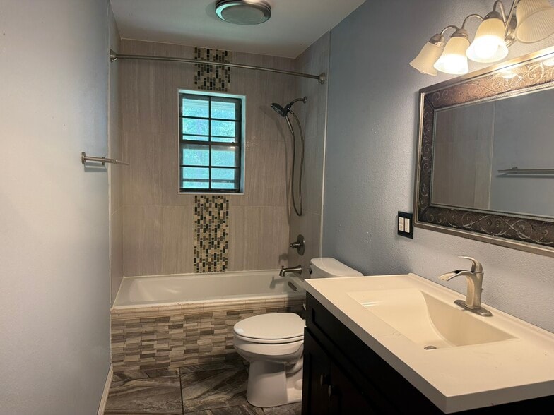 Hall Bath - 10677 Hancock Dr