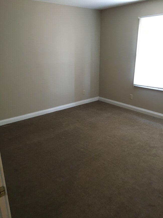 Building Photo - 426 College St