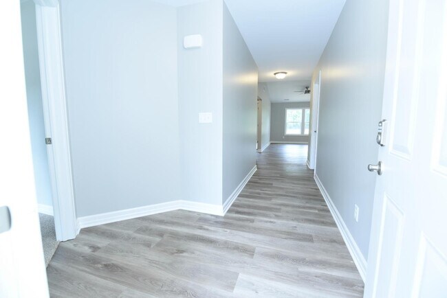 Building Photo - 1750 Meadowlark Ln