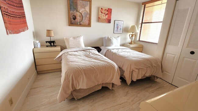 Building Photo - 2455 Lindell Blvd