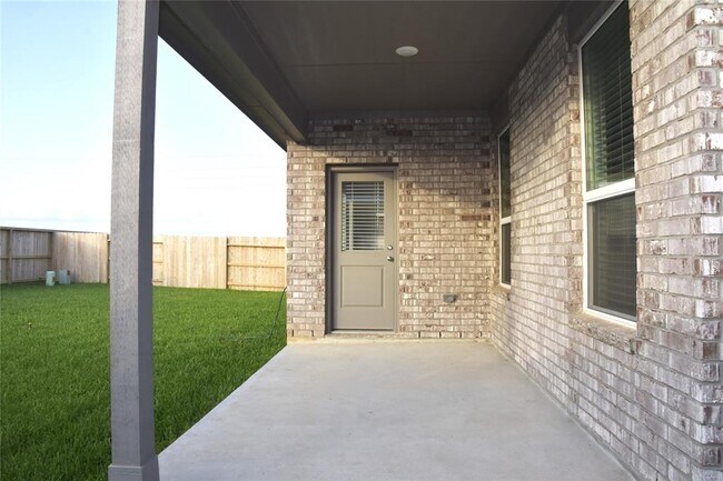 Building Photo - 10606 Summers Wy