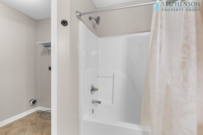 Building Photo - Chapin home