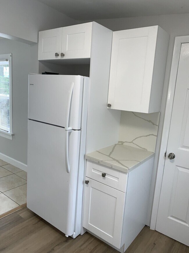 Building Photo - 801 Dobbins St