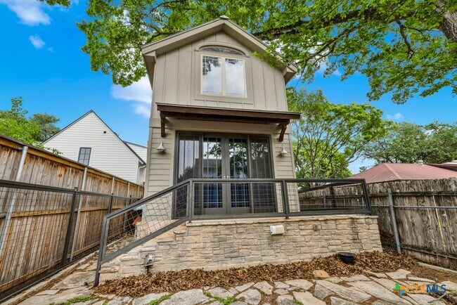 Building Photo - 1091 Mulberry Ave