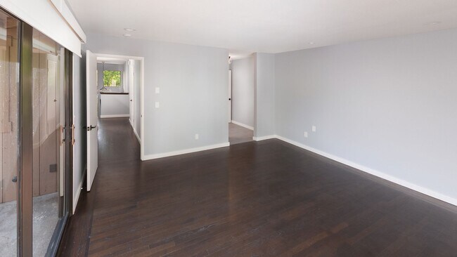 Building Photo - Gorgeous 3bd/2ba Townhouse, complete interior renovation, Modern upgrades, Community Pool -FOUNDA...