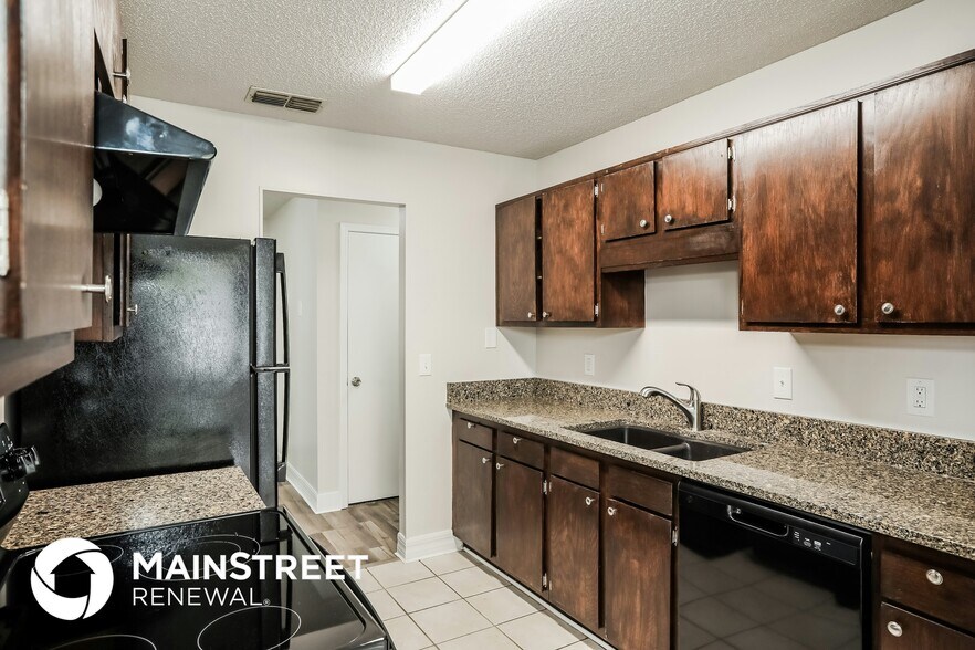 Building Photo - 3854 English Colony Dr S