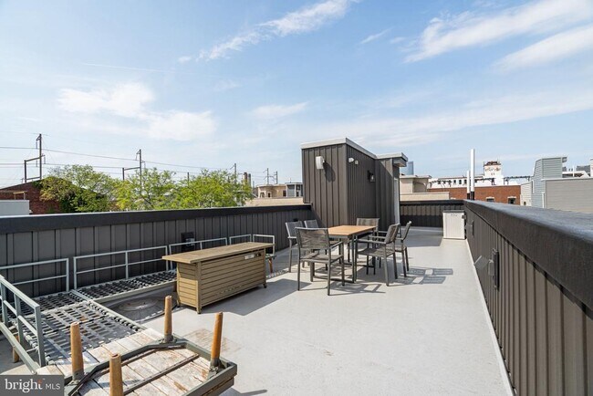 Building Photo - 2409 Oakford St