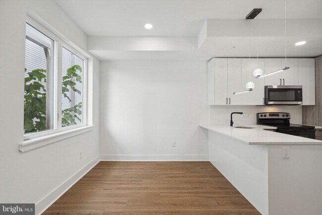 Building Photo - 528 W Berks St