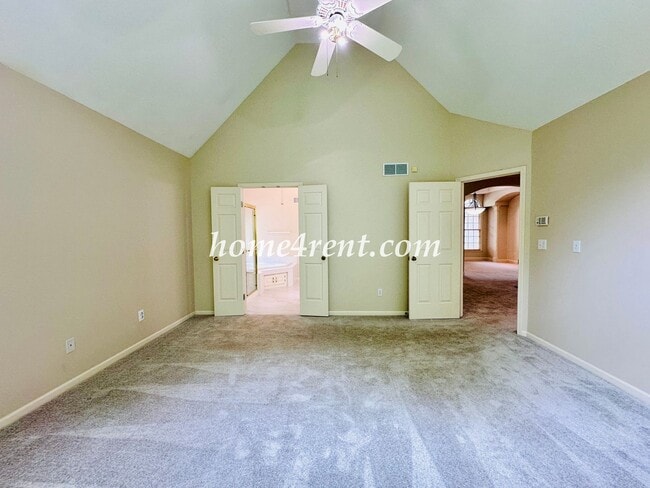 Building Photo - Exceptional 1.5 Story Home in the Prestigious Loch Lloyd Community!