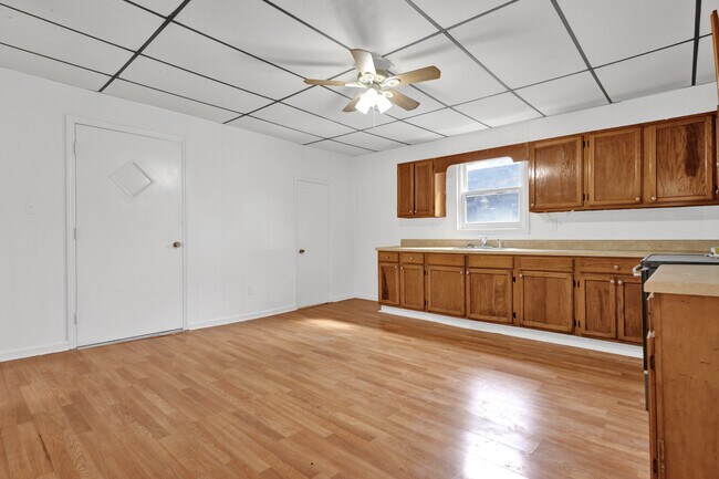 Building Photo - 423 Chestnut Ave
