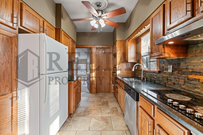 Building Photo - 806 N Faulkner St