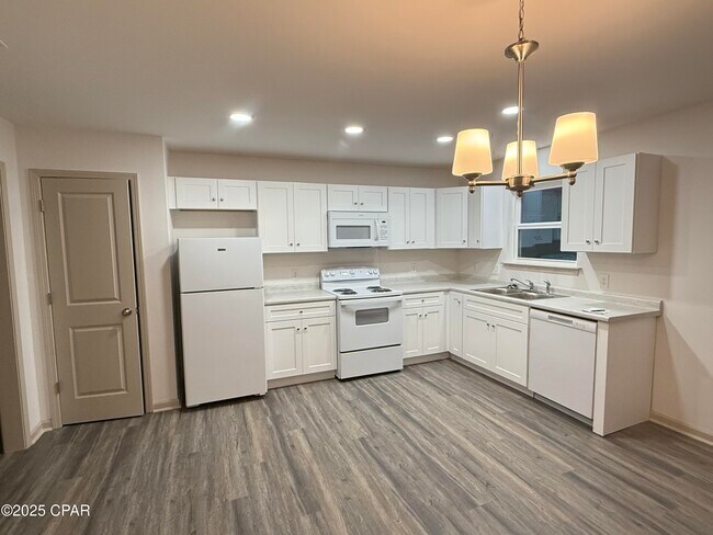 Building Photo - 404 N Church Ave