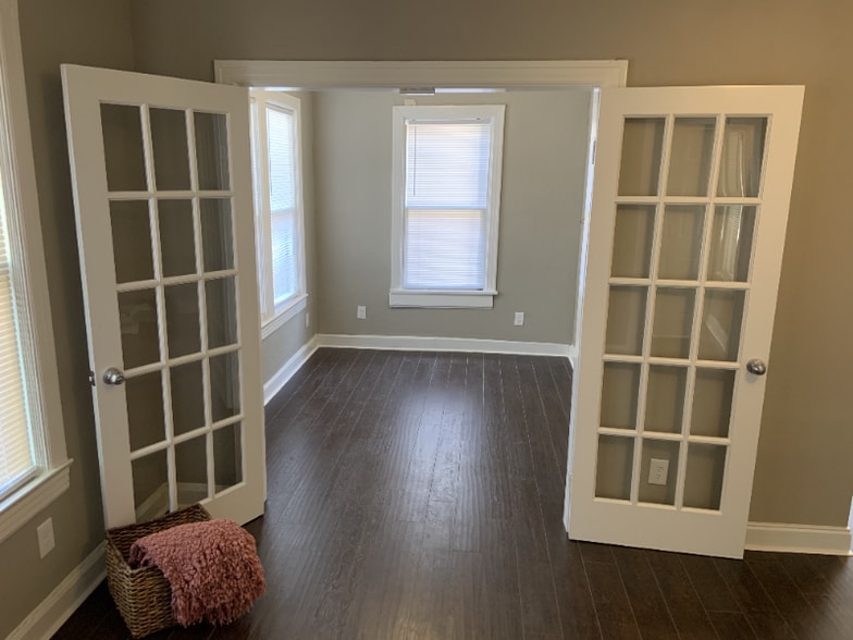 Building Photo - 209 E Rosewood Ave