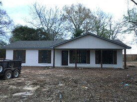 Building Photo - 118 Susan St