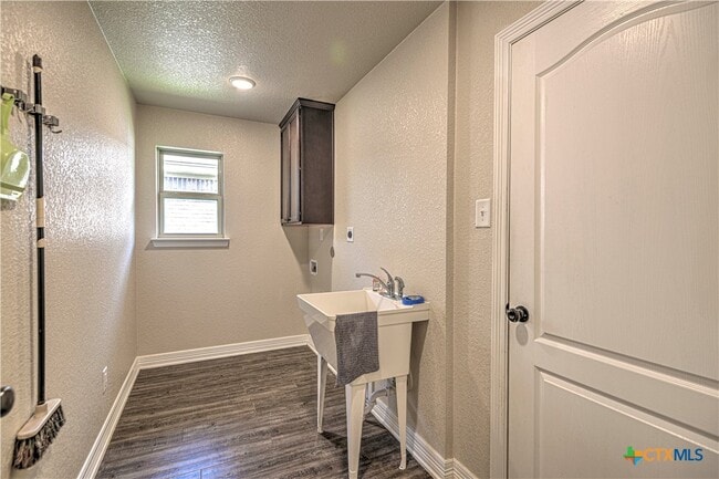 Building Photo - 1814 Rustic Manor Dr
