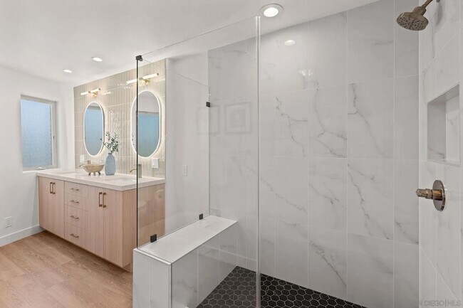 Building Photo - 2483 Oxford Ave