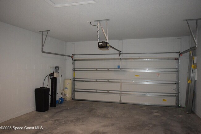 Building Photo - 3143 Fullerton Ave