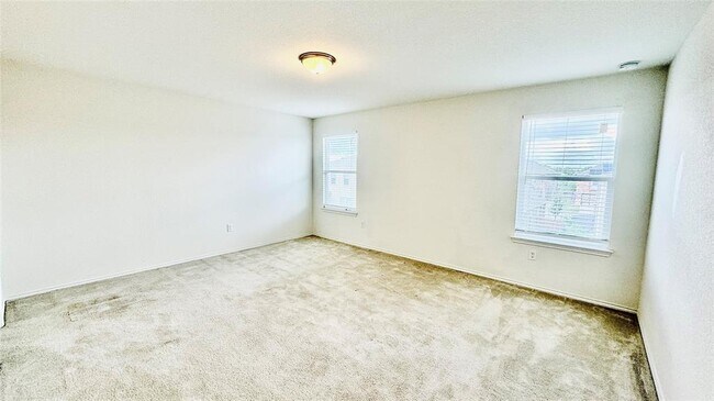 Building Photo - 901 Sawbuck Dr