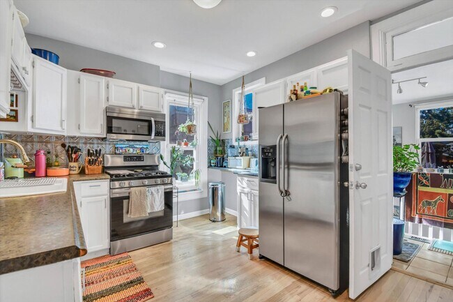 Building Photo - Charming luxury meets timeless character in the heart of West Wash Park - Available NOW!!