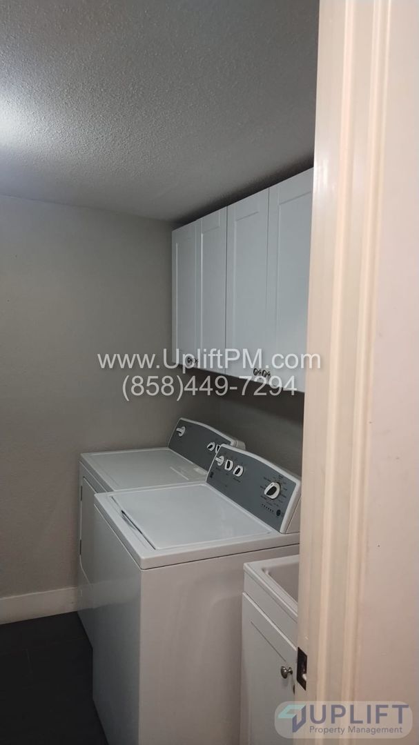 Building Photo - 36th (3637-3639)