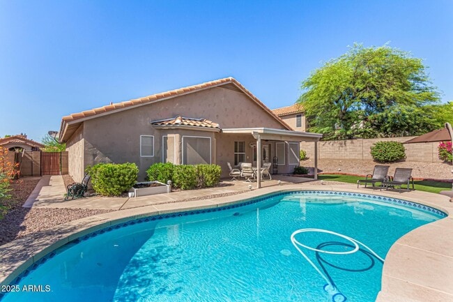 Building Photo - 1249 E Villa Maria Dr