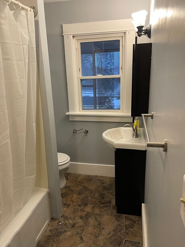 Building Photo - 1220 11th St