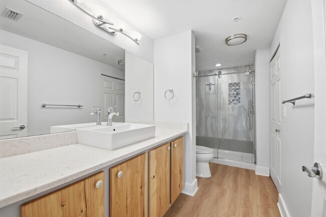 Building Photo - 2005 Mariposa Vista Ln