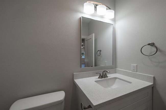 Building Photo - 1328 W 23rd St