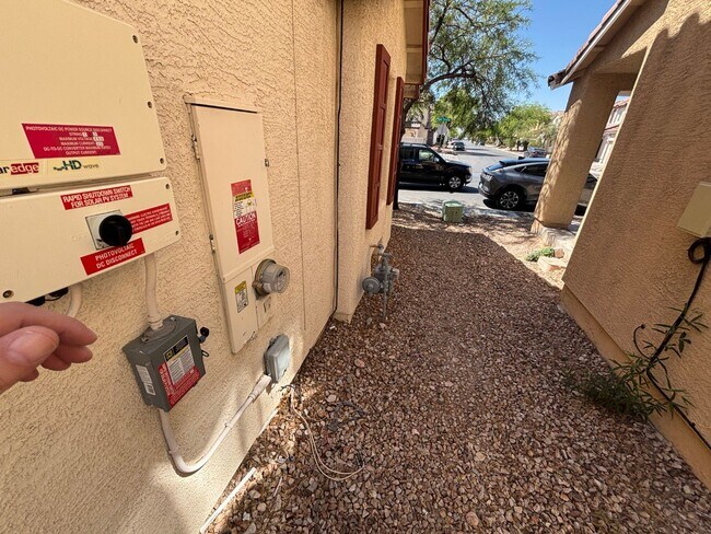 Building Photo - Charming 3-Bedroom Home with Modern Comfor...