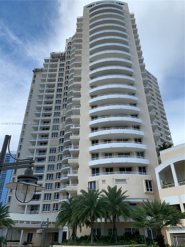 Building Photo - 888 Brickell Key Dr