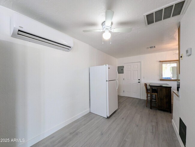 Building Photo - 2443 E Earll Dr