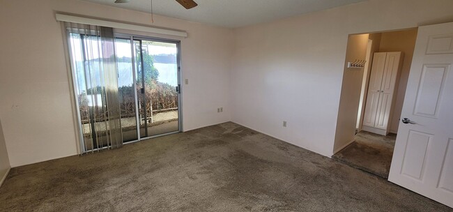 Building Photo - 3 Bedroom W/ an Office in Country Club Est...