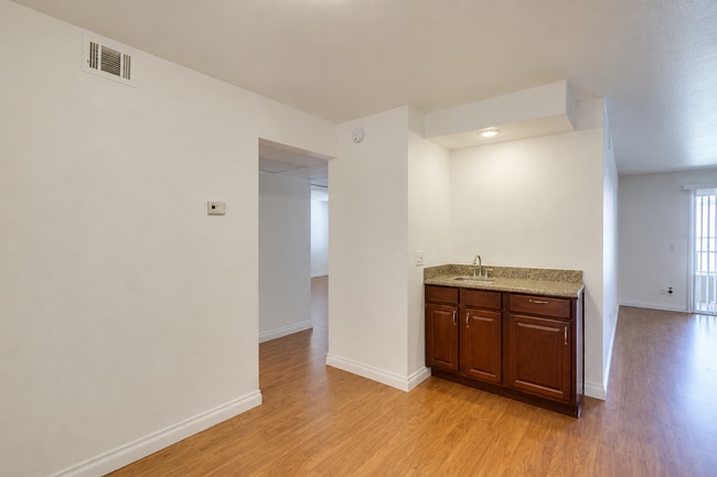 Building Photo - 2606 S Durango Dr
