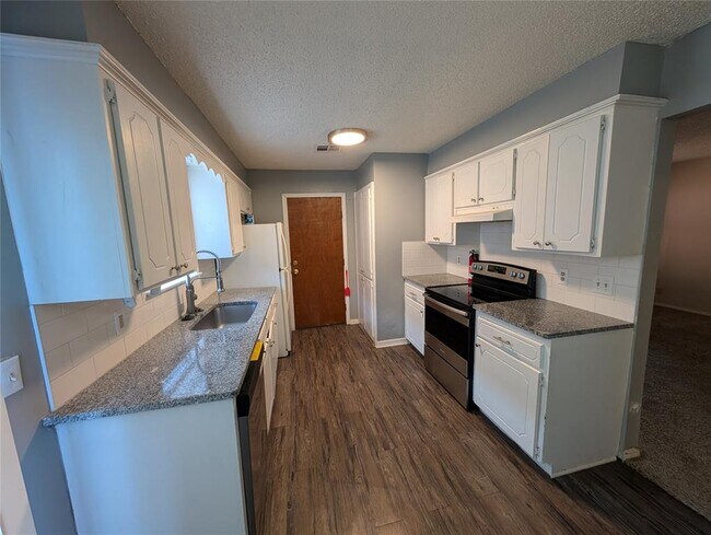 Building Photo - 122 Crystal Cir