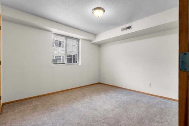 Building Photo - 2270 Holiday Rd