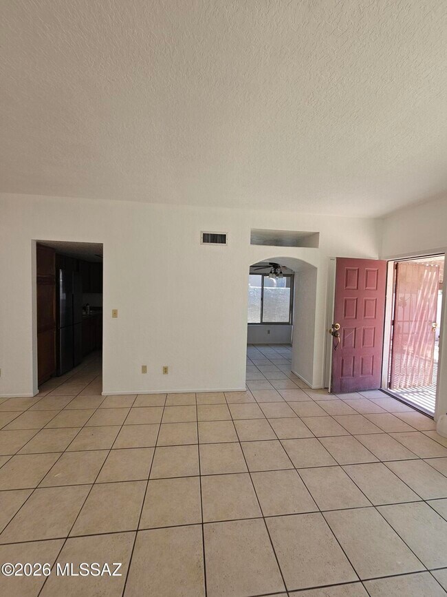 Building Photo - 1330 W Placita Hojalata