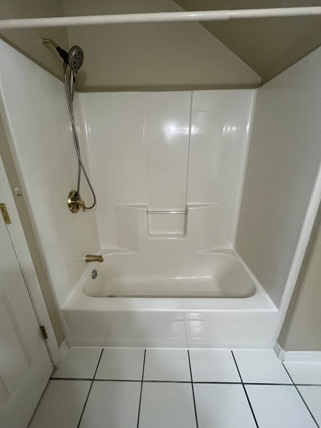 Building Photo - 3-Bedroom 2.5-Bathroom home in Eugene