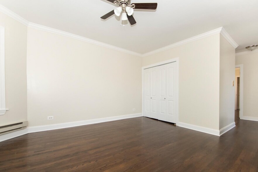 Building Photo - 3816 N Greenview Ave