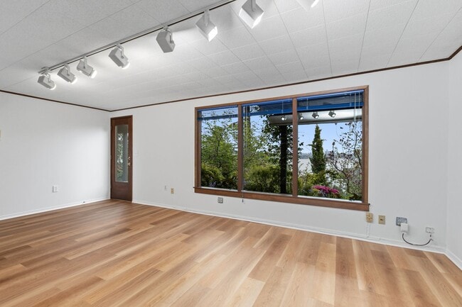 Building Photo - 4Bd/2.75Ba Seattle House