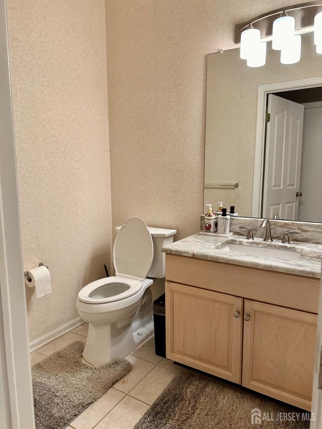 Building Photo - 1304 Dahlia Cir
