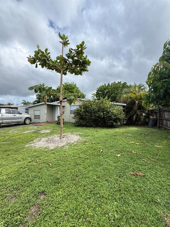 Building Photo - 830 NE 58th Ct