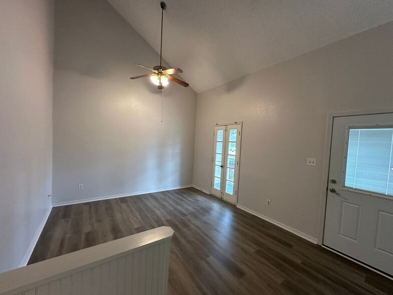 Building Photo - 100 Teal Ln