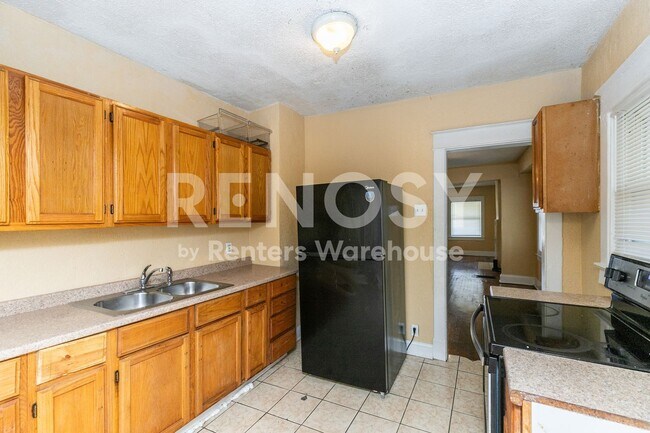 Building Photo - 3 bed 1 bath Home