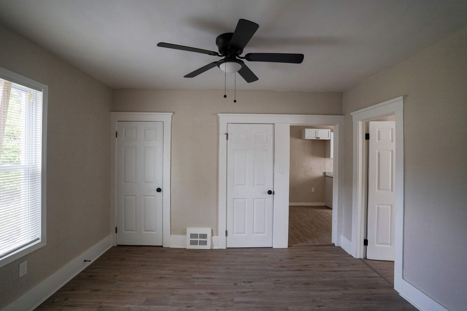 Building Photo - This beautifully updated 3-bedroom, 1-bath single-family home is ready for move-in!