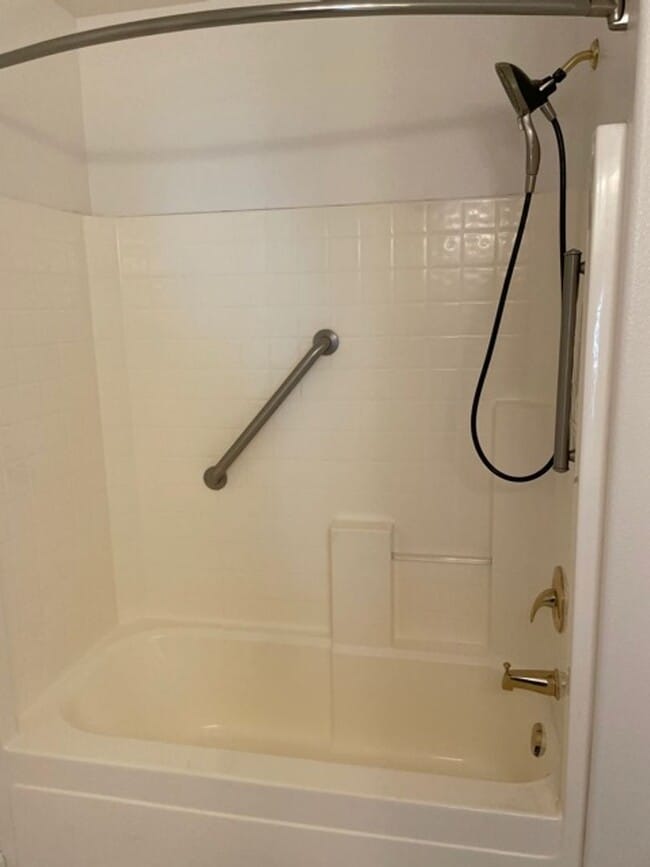 Building Photo - 1 Bed/1 Bath Upstairs Apartment in Gated SR Complex.