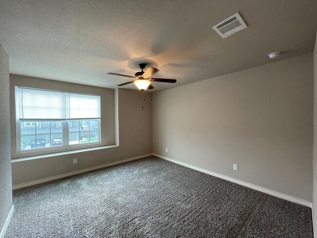 Building Photo - Townhome for rent