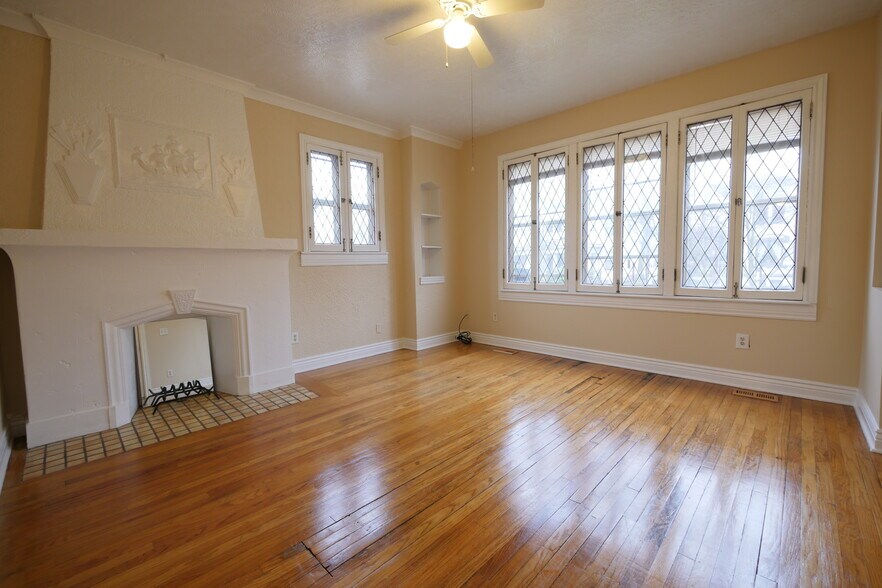 Primary Photo - 821 W South St